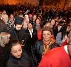 صور وفيديو لاضاءة شجرة الميلاد في مدينة الرملة 